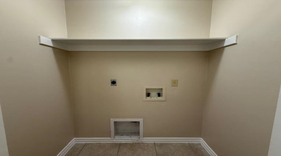 2720 Camelot Dr, Laredo, Texas 78041, 2 Bedrooms Bedrooms, 4 Rooms Rooms,2 BathroomsBathrooms,Residential,For Rent,2720 Camelot Dr,20254634