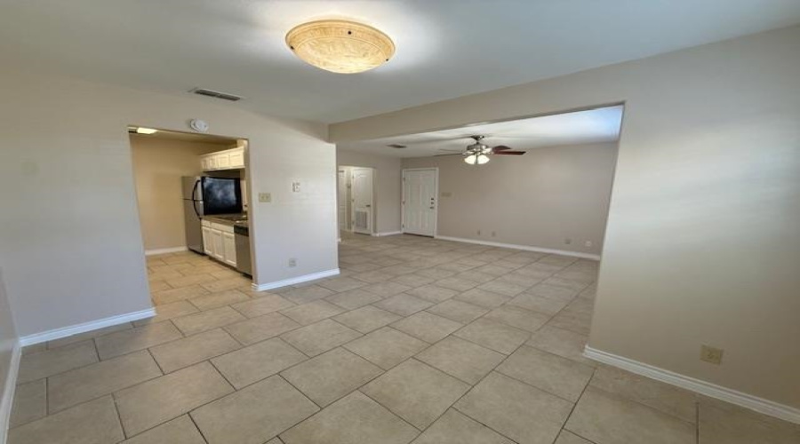 2720 Camelot Dr, Laredo, Texas 78041, 2 Bedrooms Bedrooms, 4 Rooms Rooms,2 BathroomsBathrooms,Residential,For Rent,2720 Camelot Dr,20254634