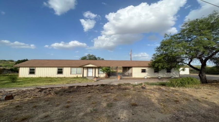 125 Ballards Rd, Zapata, Texas 78076, 2 Bedrooms Bedrooms, 3 Rooms Rooms,1 BathroomBathrooms,Residential,For Sale,125 Ballards Rd,20254636