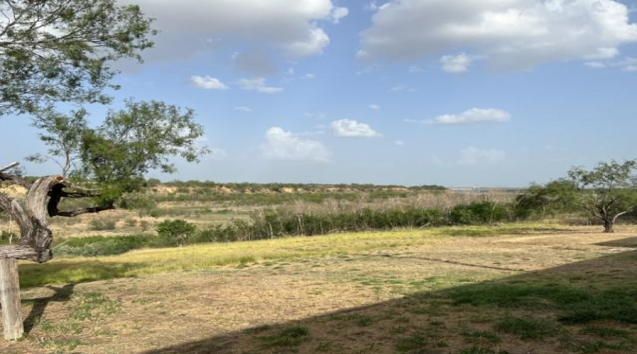 125 Ballards Rd, Zapata, Texas 78076, 2 Bedrooms Bedrooms, 3 Rooms Rooms,1 BathroomBathrooms,Residential,For Sale,125 Ballards Rd,20254636