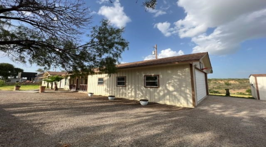125 Ballards Rd, Zapata, Texas 78076, 2 Bedrooms Bedrooms, 3 Rooms Rooms,1 BathroomBathrooms,Residential,For Sale,125 Ballards Rd,20254636
