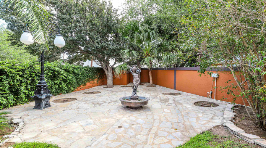 503 Avon Ct., Laredo, Texas 78041, 4 Bedrooms Bedrooms, 9 Rooms Rooms,4 BathroomsBathrooms,Residential,For Sale,503 Avon Ct.,20254638