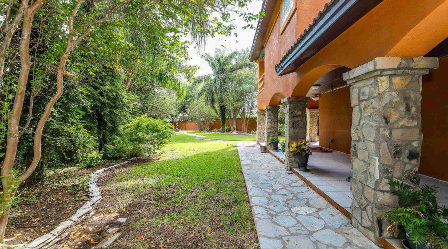 503 Avon Ct., Laredo, Texas 78041, 4 Bedrooms Bedrooms, 9 Rooms Rooms,4 BathroomsBathrooms,Residential,For Sale,503 Avon Ct.,20254638