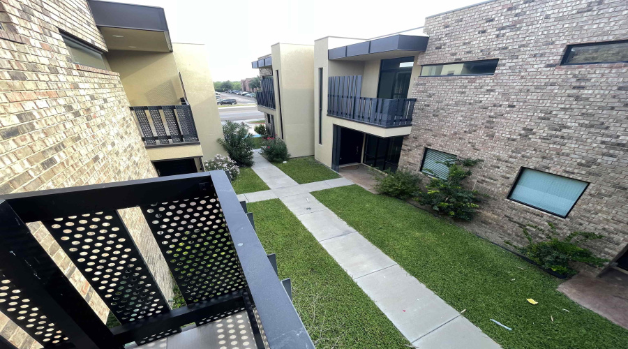 409 Shiloh Dr, LAREDO, Texas 78045, 2 Bedrooms Bedrooms, 6 Rooms Rooms,2 BathroomsBathrooms,Residential,For Rent,409 Shiloh Dr,20254639