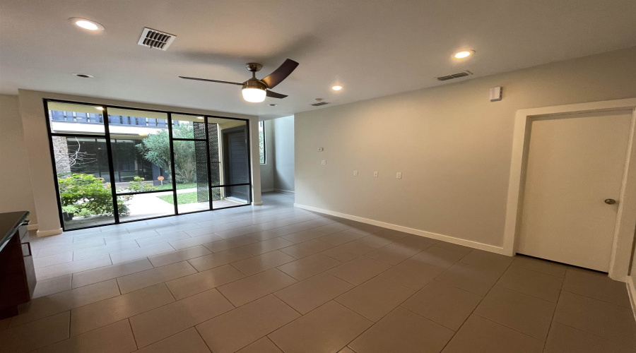 409 Shiloh Dr, LAREDO, Texas 78045, 2 Bedrooms Bedrooms, 6 Rooms Rooms,2 BathroomsBathrooms,Residential,For Rent,409 Shiloh Dr,20254639