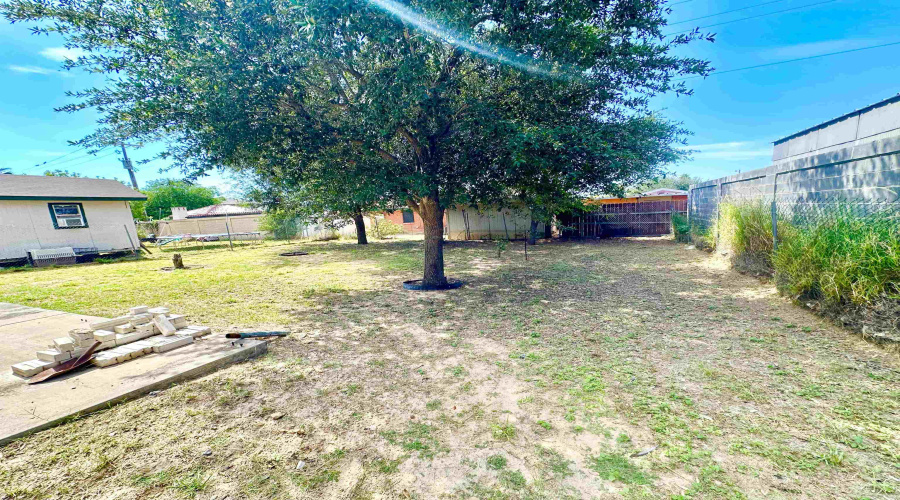 142 Salamanca Ave, LAREDO, Texas 78046-8406, 3 Bedrooms Bedrooms, 6 Rooms Rooms,2 BathroomsBathrooms,Residential,For Sale,142 Salamanca Ave,20254641