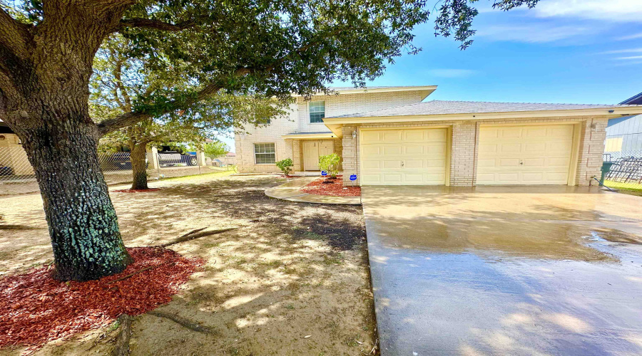 142 Salamanca Ave, LAREDO, Texas 78046-8406, 3 Bedrooms Bedrooms, 6 Rooms Rooms,2 BathroomsBathrooms,Residential,For Sale,142 Salamanca Ave,20254641