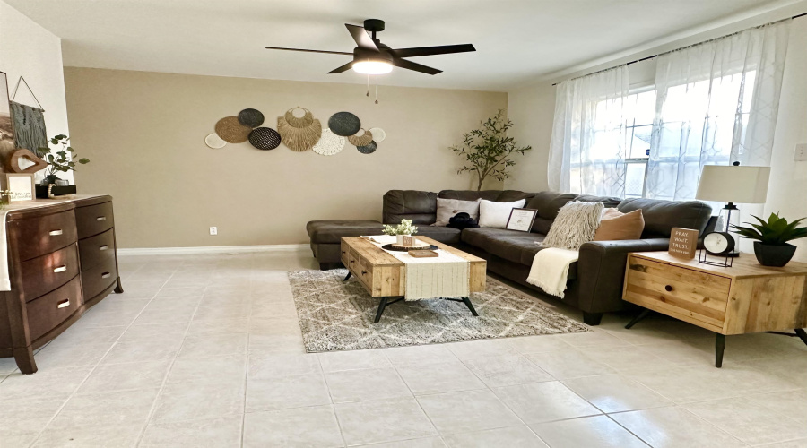 142 Salamanca Ave, LAREDO, Texas 78046-8406, 3 Bedrooms Bedrooms, 6 Rooms Rooms,2 BathroomsBathrooms,Residential,For Sale,142 Salamanca Ave,20254641