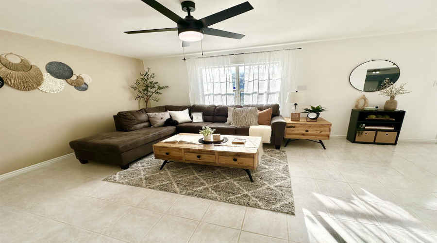 142 Salamanca Ave, LAREDO, Texas 78046-8406, 3 Bedrooms Bedrooms, 6 Rooms Rooms,2 BathroomsBathrooms,Residential,For Sale,142 Salamanca Ave,20254641
