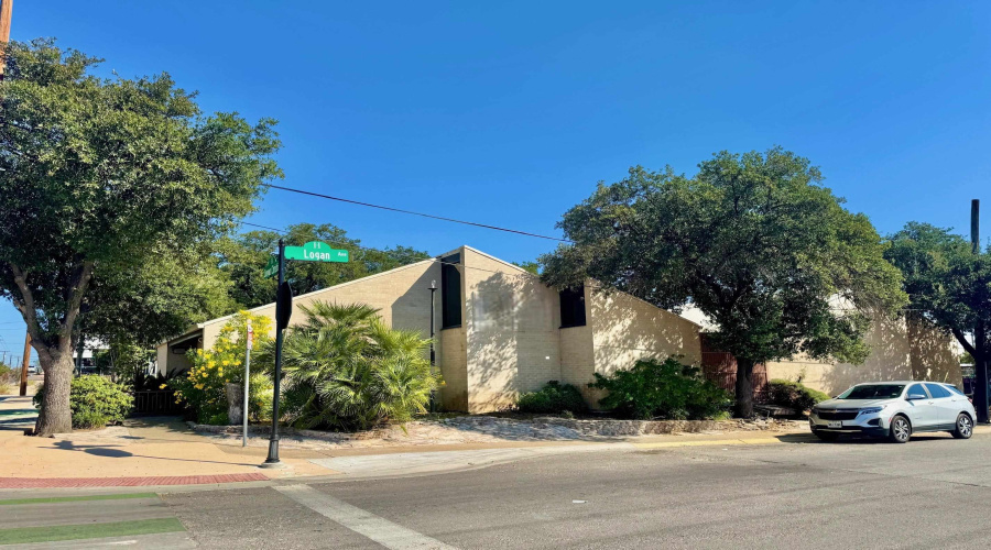 801 Corpus Christi St, Laredo, Texas 78040, 1 Room Rooms,3 BathroomsBathrooms,Commercial retail/office,For Sale,801 Corpus Christi St,20254647