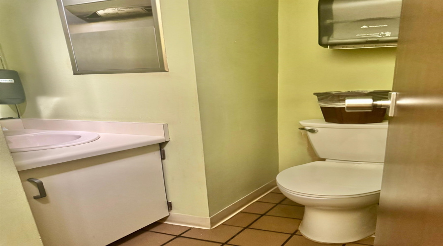 801 Corpus Christi St, Laredo, Texas 78040, 1 Room Rooms,3 BathroomsBathrooms,Commercial retail/office,For Sale,801 Corpus Christi St,20254647