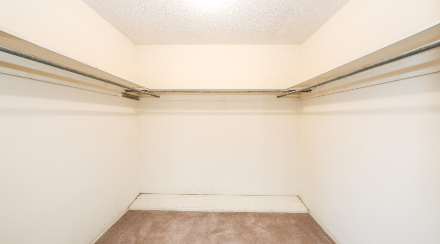 203 S Fenwick Dr, LAREDO, Texas 78041, 5 Bedrooms Bedrooms, 8 Rooms Rooms,3 BathroomsBathrooms,Residential,For Sale,203 S Fenwick Dr,20254648