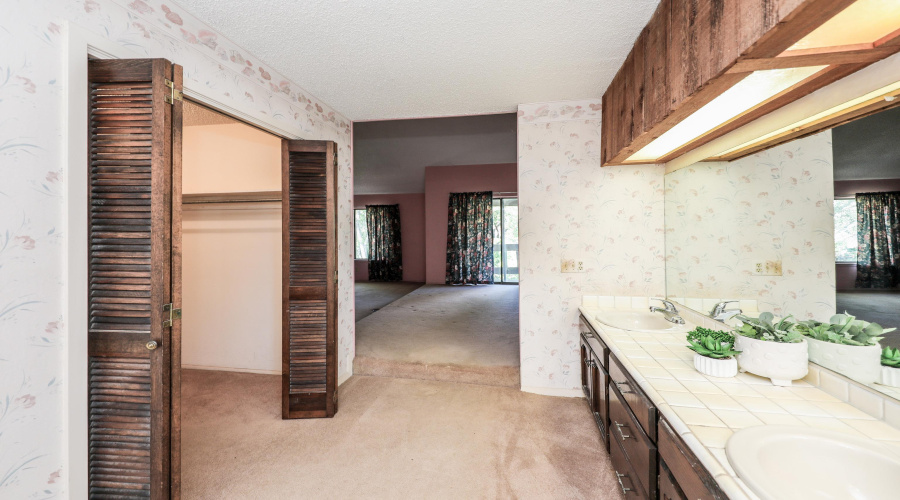 203 S Fenwick Dr, LAREDO, Texas 78041, 5 Bedrooms Bedrooms, 8 Rooms Rooms,3 BathroomsBathrooms,Residential,For Sale,203 S Fenwick Dr,20254648