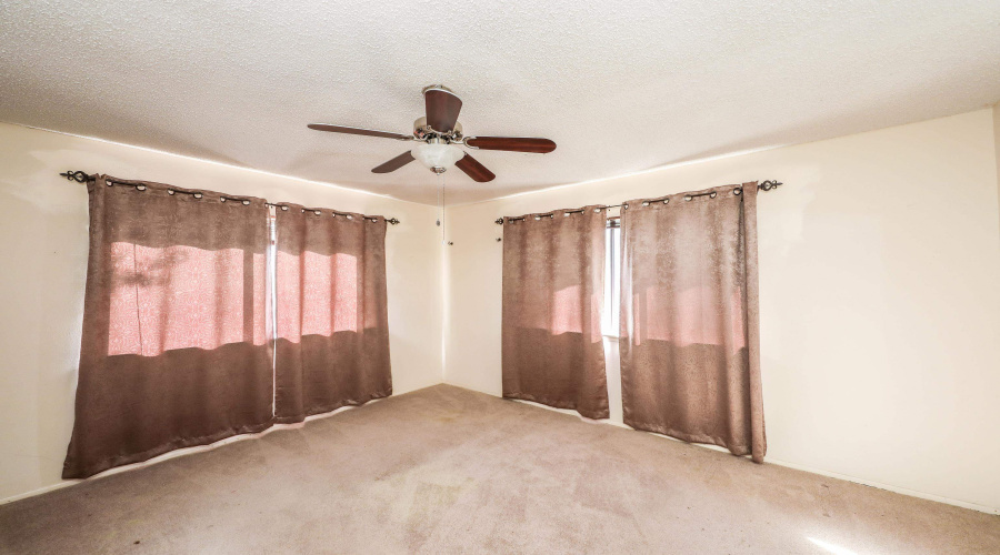 203 S Fenwick Dr, LAREDO, Texas 78041, 5 Bedrooms Bedrooms, 8 Rooms Rooms,3 BathroomsBathrooms,Residential,For Sale,203 S Fenwick Dr,20254648