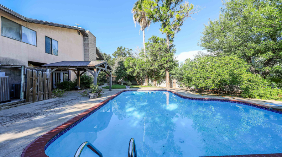 203 S Fenwick Dr, LAREDO, Texas 78041, 5 Bedrooms Bedrooms, 8 Rooms Rooms,3 BathroomsBathrooms,Residential,For Sale,203 S Fenwick Dr,20254648