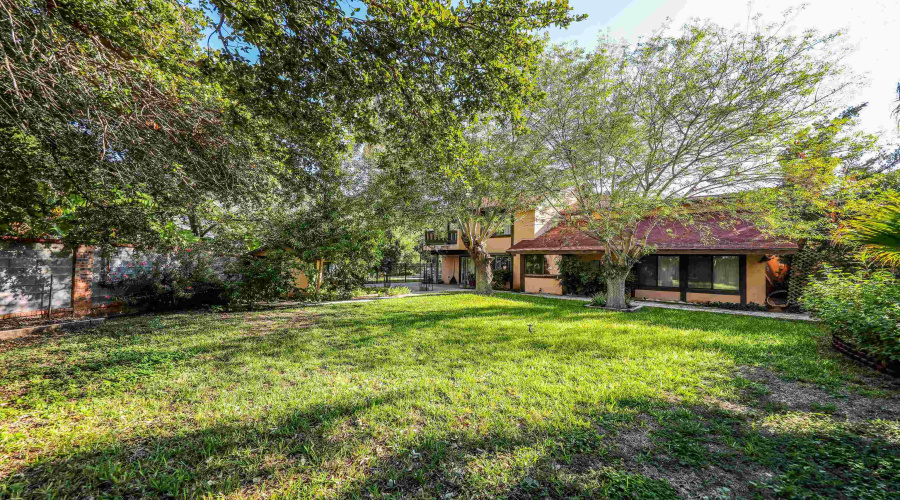 203 S Fenwick Dr, LAREDO, Texas 78041, 5 Bedrooms Bedrooms, 8 Rooms Rooms,3 BathroomsBathrooms,Residential,For Sale,203 S Fenwick Dr,20254648