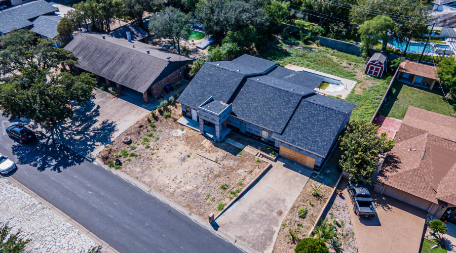 204 Belair Dr., Laredo, Texas 78041, 3 Bedrooms Bedrooms, 7 Rooms Rooms,4 BathroomsBathrooms,Residential,For Sale,204 Belair Dr.,20254649