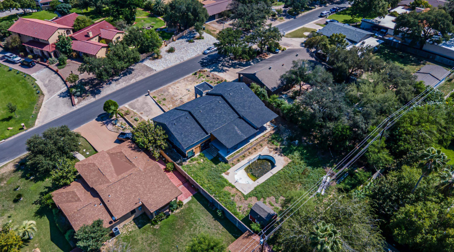 204 Belair Dr., Laredo, Texas 78041, 3 Bedrooms Bedrooms, 7 Rooms Rooms,4 BathroomsBathrooms,Residential,For Sale,204 Belair Dr.,20254649