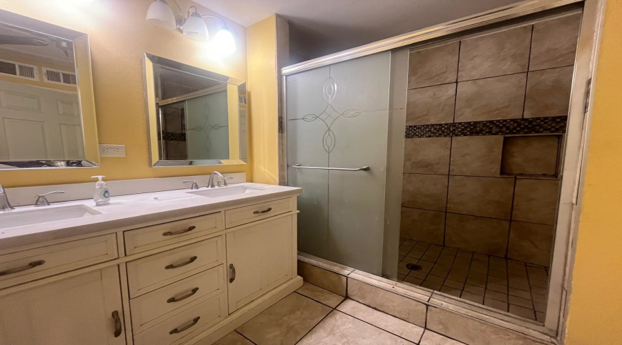 9001 Tulane Dr, LAREDO, Texas 78045, 2 Bedrooms Bedrooms, 4 Rooms Rooms,1 BathroomBathrooms,Residential,For Sale,9001 Tulane Dr,20254650