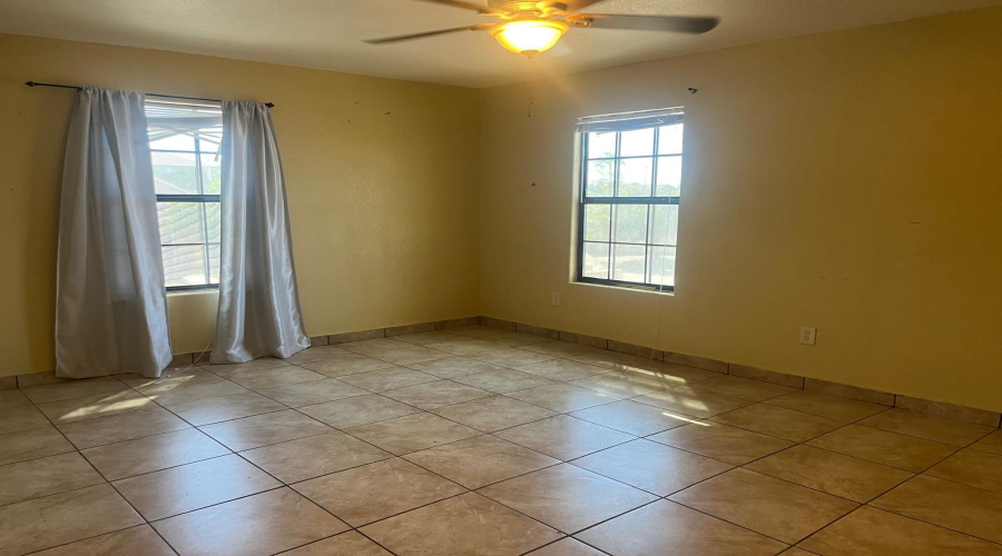 9001 Tulane Dr, LAREDO, Texas 78045, 2 Bedrooms Bedrooms, 4 Rooms Rooms,1 BathroomBathrooms,Residential,For Sale,9001 Tulane Dr,20254650