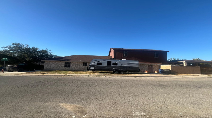 9001 Tulane Dr, LAREDO, Texas 78045, 2 Bedrooms Bedrooms, 4 Rooms Rooms,1 BathroomBathrooms,Residential,For Sale,9001 Tulane Dr,20254650