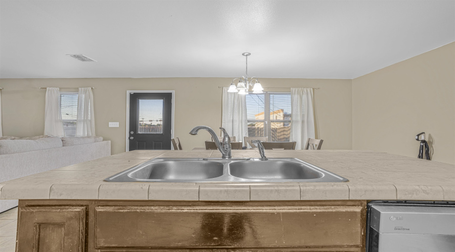 3302 Armando Pena Dr, Laredo, Texas 78046, 3 Bedrooms Bedrooms, 6 Rooms Rooms,2 BathroomsBathrooms,Residential,For Rent,3302 Armando Pena Dr,20254655