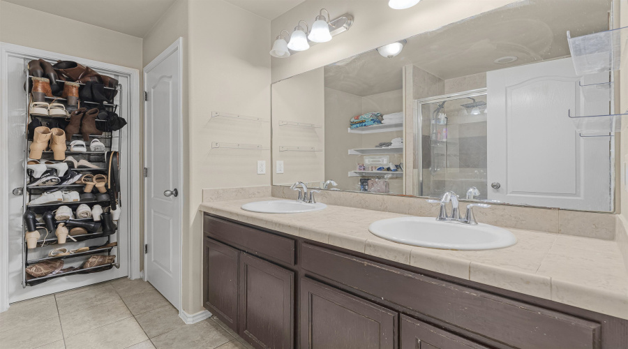 3302 Armando Pena Dr, Laredo, Texas 78046, 3 Bedrooms Bedrooms, 6 Rooms Rooms,2 BathroomsBathrooms,Residential,For Rent,3302 Armando Pena Dr,20254655