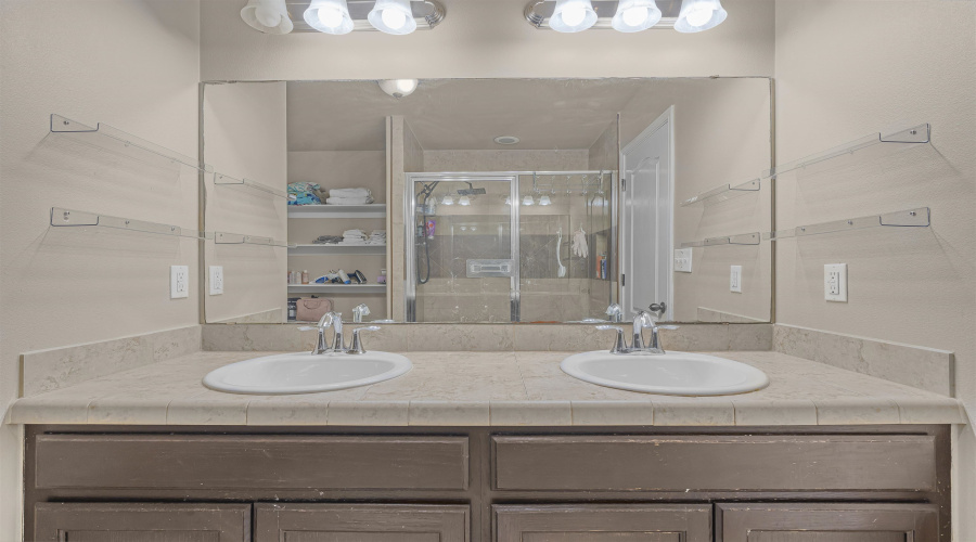 3302 Armando Pena Dr, Laredo, Texas 78046, 3 Bedrooms Bedrooms, 6 Rooms Rooms,2 BathroomsBathrooms,Residential,For Rent,3302 Armando Pena Dr,20254655