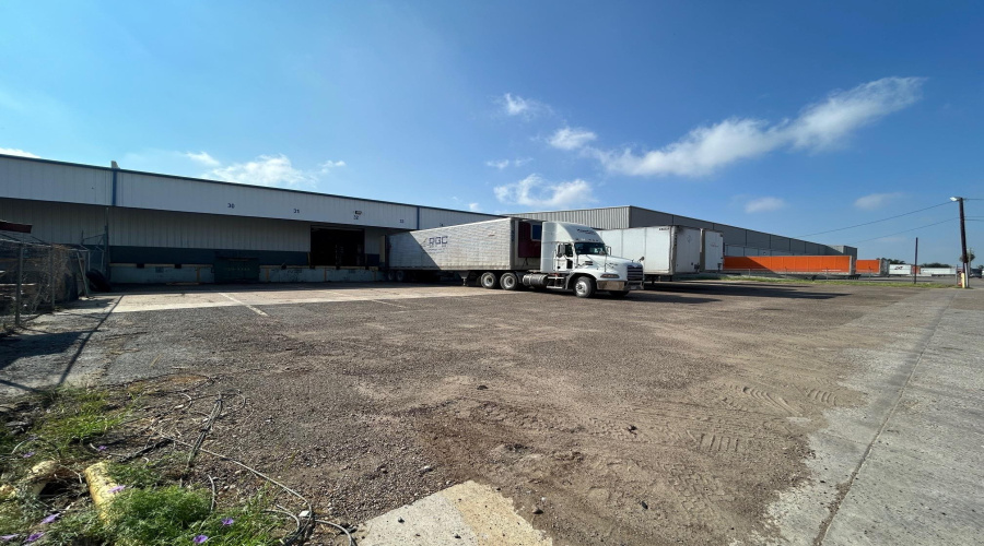 8101 San Gabriel Dr, Laredo, Texas 78045, 1 Bedroom Bedrooms, 1 Room Rooms,1 BathroomBathrooms,Commercial/industrial,For Rent,8101 San Gabriel Dr,20254660