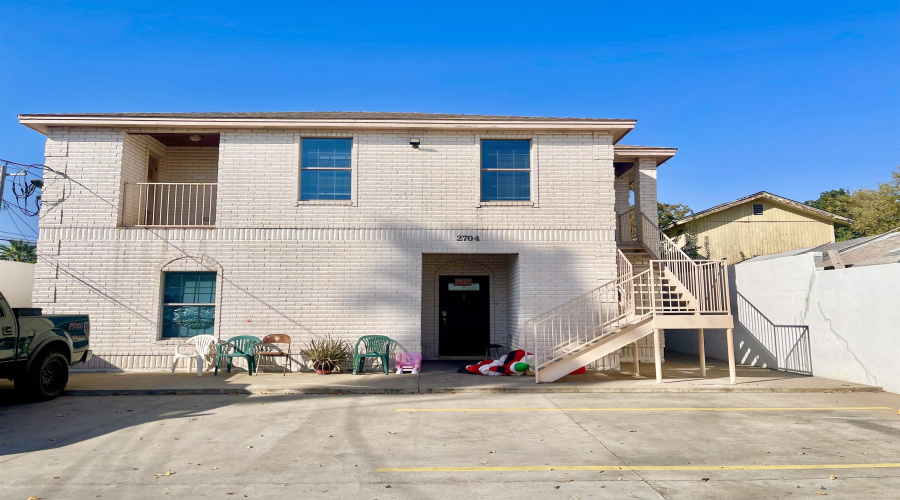 2704 San Agustin Ave, Laredo, Texas 78040, 2 Bedrooms Bedrooms, 4 Rooms Rooms,2 BathroomsBathrooms,Residential,For Rent,2704 San Agustin Ave,20254656