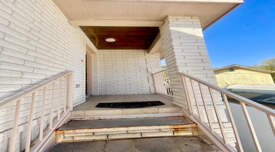 2704 San Agustin Ave, Laredo, Texas 78040, 2 Bedrooms Bedrooms, 4 Rooms Rooms,2 BathroomsBathrooms,Residential,For Rent,2704 San Agustin Ave,20254656