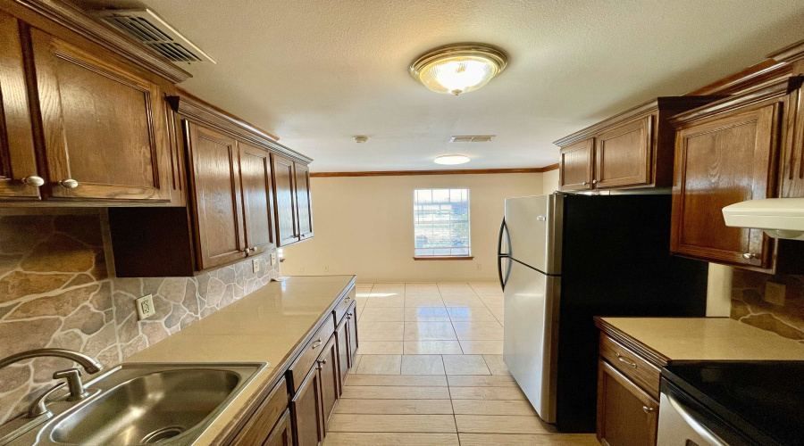 2704 San Agustin Ave, Laredo, Texas 78040, 2 Bedrooms Bedrooms, 4 Rooms Rooms,2 BathroomsBathrooms,Residential,For Rent,2704 San Agustin Ave,20254656