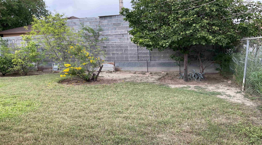 224 S Espana Dr., Laredo, Texas 78043, 3 Bedrooms Bedrooms, 6 Rooms Rooms,2 BathroomsBathrooms,Residential,For Sale,224 S Espana Dr.,20254657