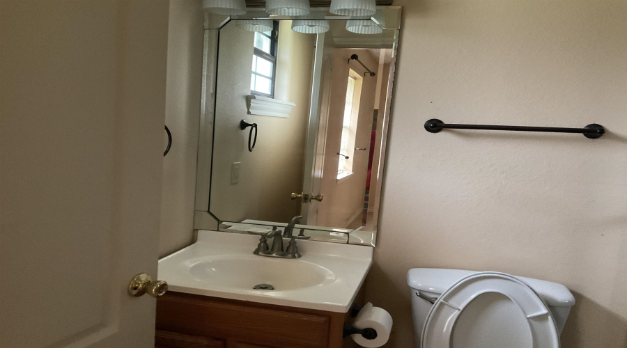 224 S Espana Dr., Laredo, Texas 78043, 3 Bedrooms Bedrooms, 6 Rooms Rooms,2 BathroomsBathrooms,Residential,For Sale,224 S Espana Dr.,20254657