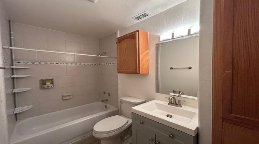 1000 Ranchway Dr, Laredo, Texas 78045, 3 Bedrooms Bedrooms, 6 Rooms Rooms,3 BathroomsBathrooms,Residential,For Rent,1000 Ranchway Dr,20254662 1000 Ranchway Dr, Laredo, Texas 78045, 3 Bedrooms Bedrooms, 6 Rooms Rooms,3 BathroomsBathrooms,Residential,For Rent,1000 Ranchway Dr,20254662