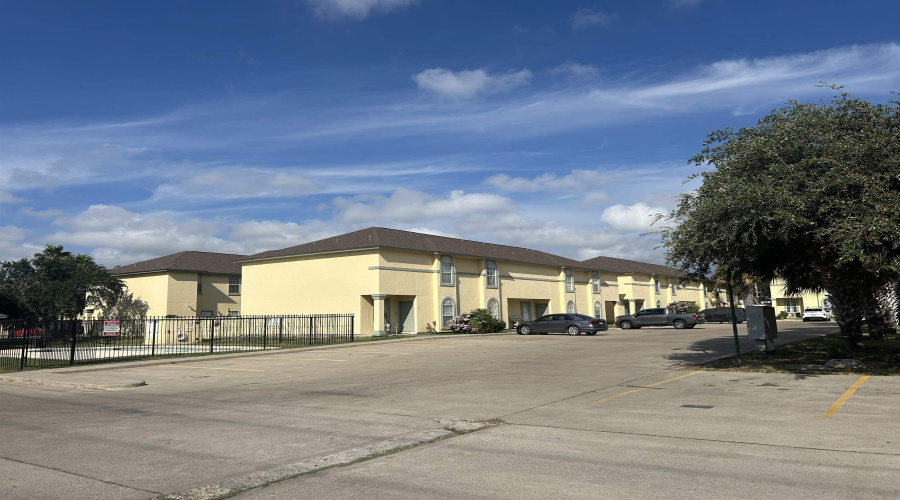 1000 Ranchway Dr, Laredo, Texas 78045, 3 Bedrooms Bedrooms, 6 Rooms Rooms,3 BathroomsBathrooms,Residential,For Rent,1000 Ranchway Dr,20254662 1000 Ranchway Dr, Laredo, Texas 78045, 3 Bedrooms Bedrooms, 6 Rooms Rooms,3 BathroomsBathrooms,Residential,For Rent,1000 Ranchway Dr,20254662