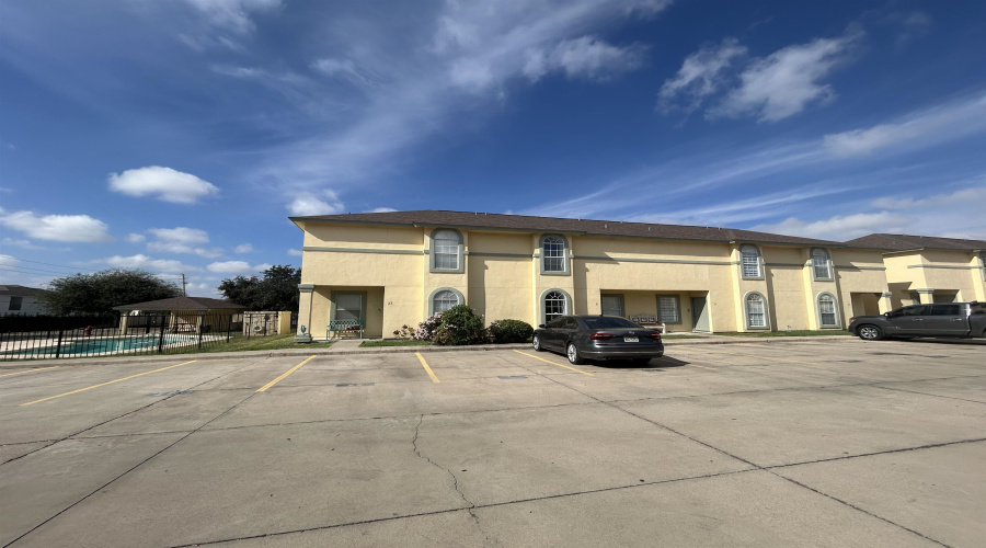 1000 Ranchway Dr, Laredo, Texas 78045, 3 Bedrooms Bedrooms, 6 Rooms Rooms,3 BathroomsBathrooms,Residential,For Rent,1000 Ranchway Dr,20254662 1000 Ranchway Dr, Laredo, Texas 78045, 3 Bedrooms Bedrooms, 6 Rooms Rooms,3 BathroomsBathrooms,Residential,For Rent,1000 Ranchway Dr,20254662