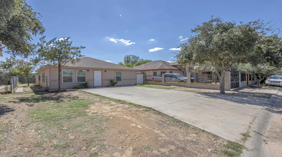 227 Malaga Dr, Laredo, Texas 78046, 2 Bedrooms Bedrooms, 4 Rooms Rooms,1 BathroomBathrooms,Residential,For Rent,227 Malaga Dr,20254663 227 Malaga Dr, Laredo, Texas 78046, 2 Bedrooms Bedrooms, 4 Rooms Rooms,1 BathroomBathrooms,Residential,For Rent,227 Malaga Dr,20254663