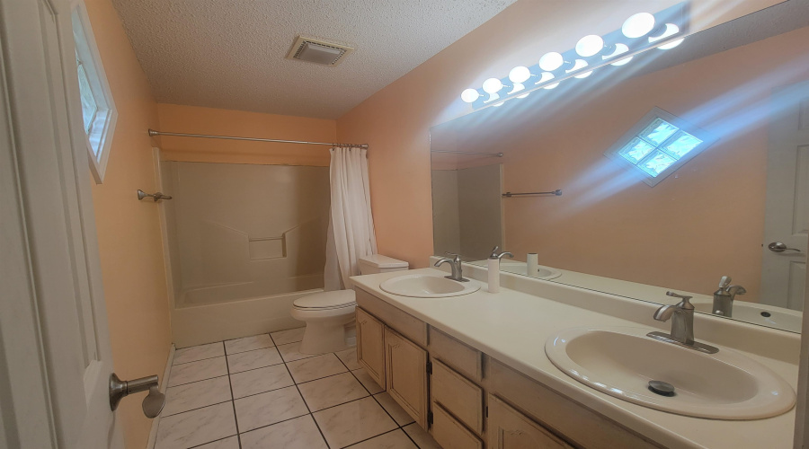 702 Zebra Dr, LAREDO, Texas 78045, 3 Bedrooms Bedrooms, 6 Rooms Rooms,2 BathroomsBathrooms,Residential,For Rent,702 Zebra Dr,20254665