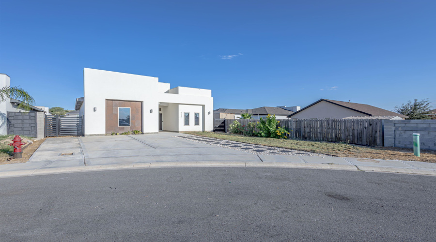 5515 Eva Ct., Laredo, Texas 78046, 3 Bedrooms Bedrooms, 5 Rooms Rooms,2 BathroomsBathrooms,Residential,For Sale,5515 Eva Ct.,20254667