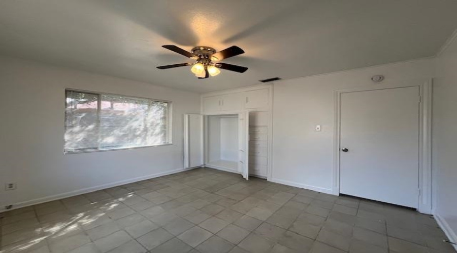 1615 Musser St, Laredo, Texas 78043, 3 Bedrooms Bedrooms, 6 Rooms Rooms,2 BathroomsBathrooms,Residential,For Rent,1615 Musser St,20254671