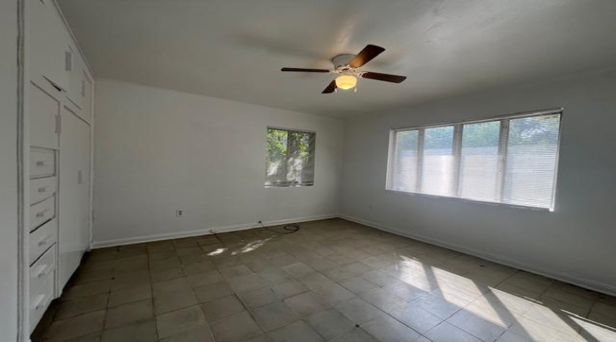 1615 Musser St, Laredo, Texas 78043, 3 Bedrooms Bedrooms, 6 Rooms Rooms,2 BathroomsBathrooms,Residential,For Rent,1615 Musser St,20254671