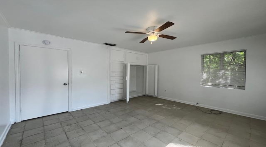 1615 Musser St, Laredo, Texas 78043, 3 Bedrooms Bedrooms, 6 Rooms Rooms,2 BathroomsBathrooms,Residential,For Rent,1615 Musser St,20254671