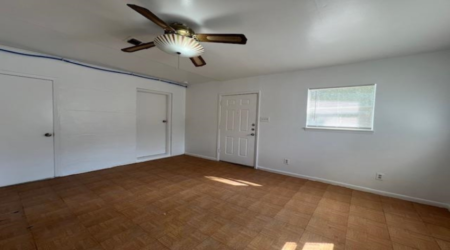 1615 Musser St, Laredo, Texas 78043, 3 Bedrooms Bedrooms, 6 Rooms Rooms,2 BathroomsBathrooms,Residential,For Rent,1615 Musser St,20254671