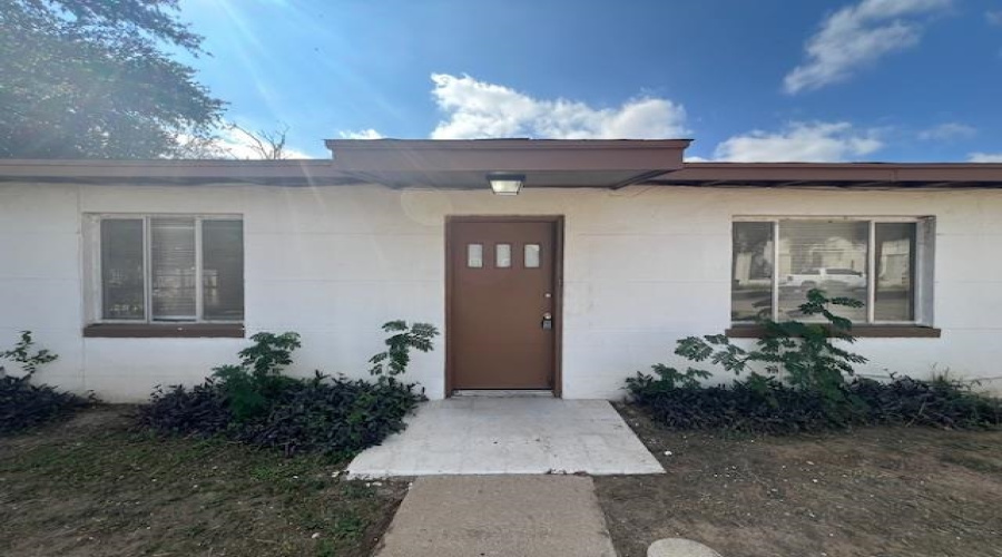 1615 Musser St, Laredo, Texas 78043, 3 Bedrooms Bedrooms, 6 Rooms Rooms,2 BathroomsBathrooms,Residential,For Rent,1615 Musser St,20254671