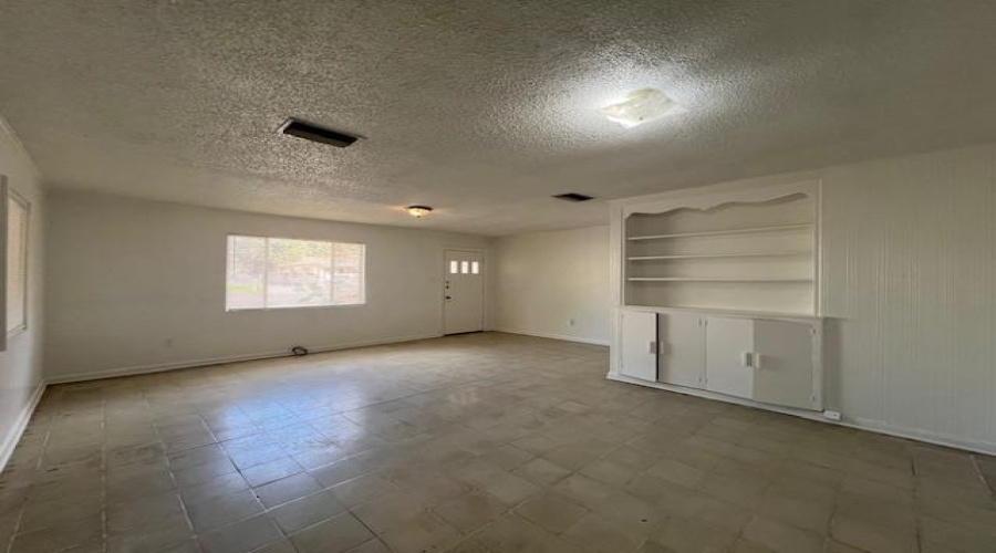 1615 Musser St, Laredo, Texas 78043, 3 Bedrooms Bedrooms, 6 Rooms Rooms,2 BathroomsBathrooms,Residential,For Rent,1615 Musser St,20254671