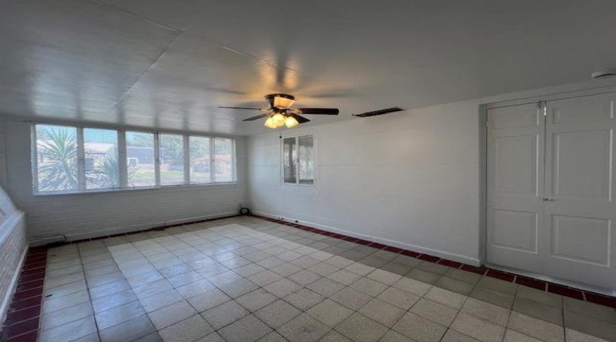 1615 Musser St, Laredo, Texas 78043, 3 Bedrooms Bedrooms, 6 Rooms Rooms,2 BathroomsBathrooms,Residential,For Rent,1615 Musser St,20254671