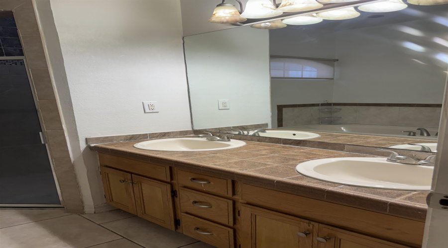 9810 Spindrift Dr, Laredo, Texas 78045, 4 Bedrooms Bedrooms, 7 Rooms Rooms,3 BathroomsBathrooms,Residential,For Sale,9810 Spindrift Dr,20254672