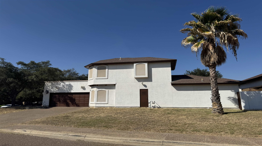 9810 Spindrift Dr, Laredo, Texas 78045, 4 Bedrooms Bedrooms, 7 Rooms Rooms,3 BathroomsBathrooms,Residential,For Sale,9810 Spindrift Dr,20254672