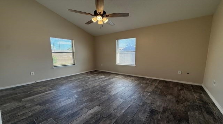 4320 Revolution Rd, Laredo, Texas 78046, 3 Bedrooms Bedrooms, 5 Rooms Rooms,2 BathroomsBathrooms,Residential,For Rent,4320 Revolution Rd,20254673